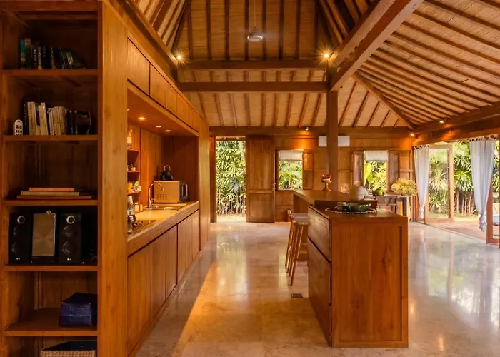 Lucky - 2br Wooden Joglo - Heart Of Villa Canggu